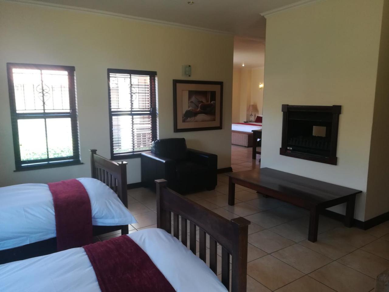 Moon And Sixpence Garden Guest House Muldersdrift Bagian luar foto