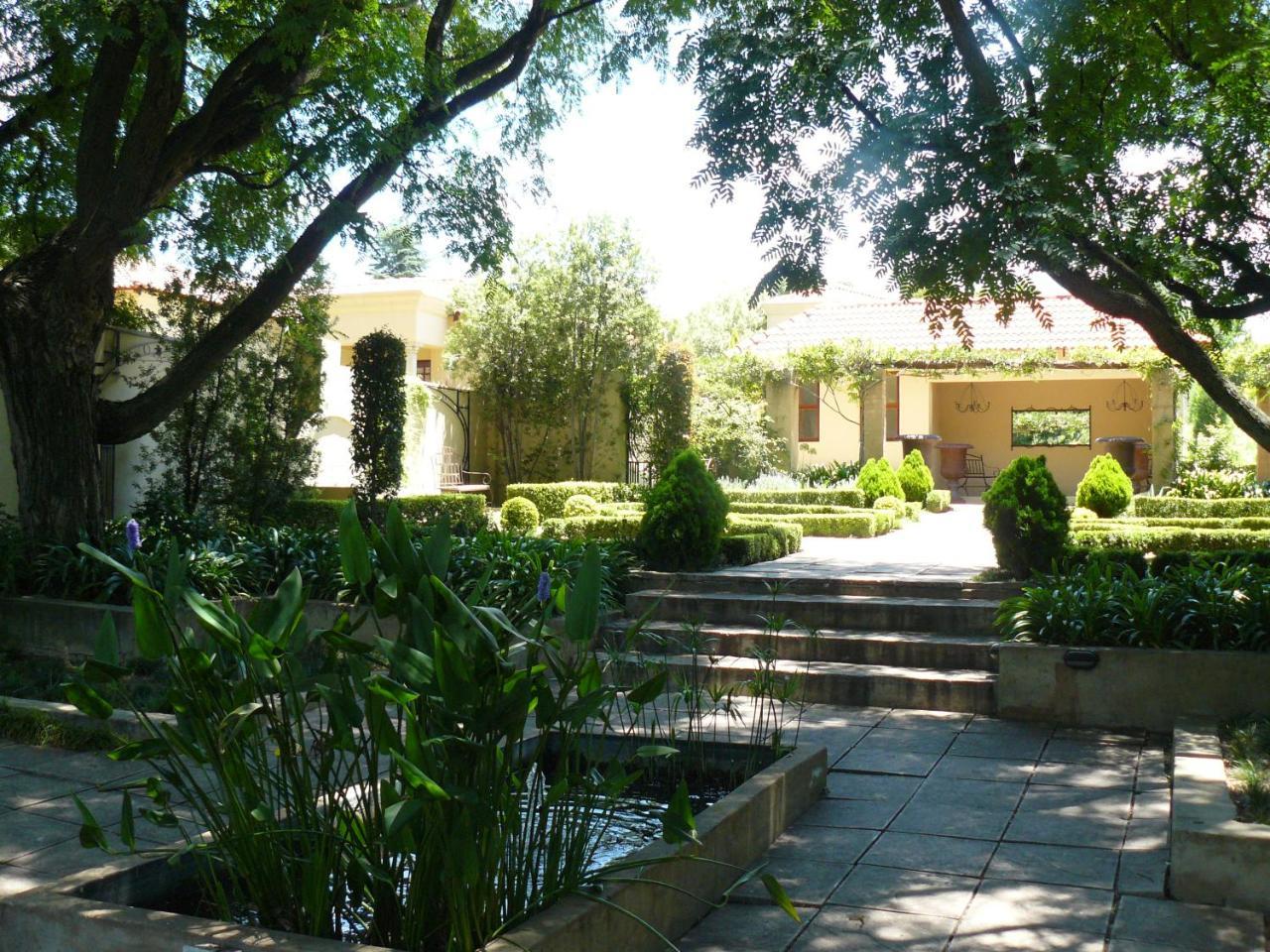 Moon And Sixpence Garden Guest House Muldersdrift Bagian luar foto