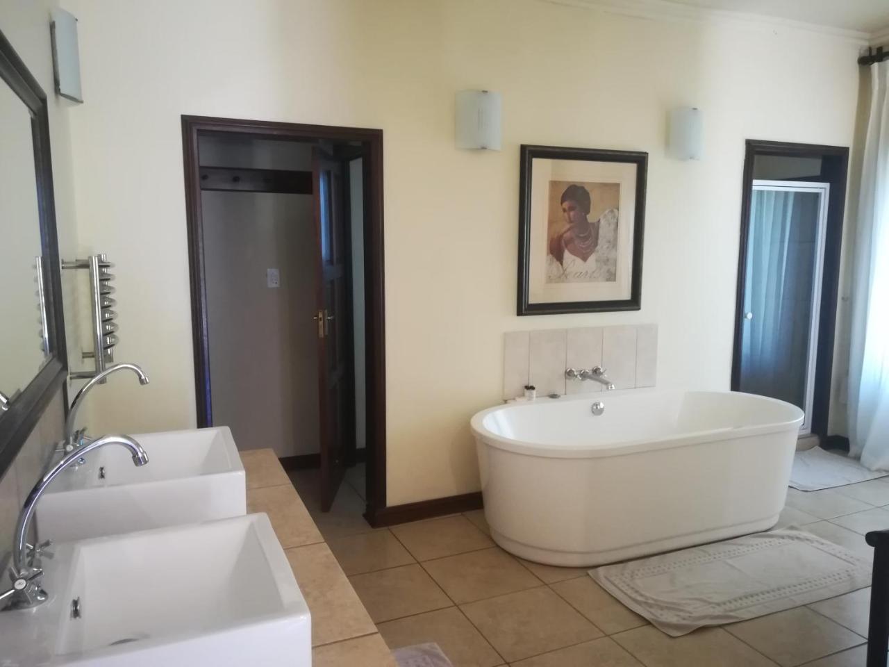 Moon And Sixpence Garden Guest House Muldersdrift Bagian luar foto