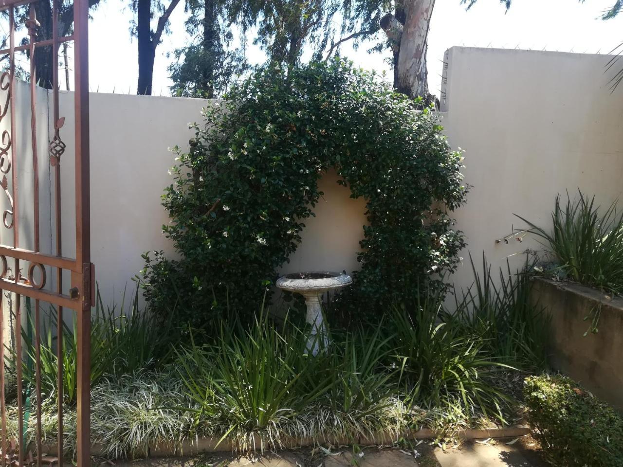 Moon And Sixpence Garden Guest House Muldersdrift Bagian luar foto