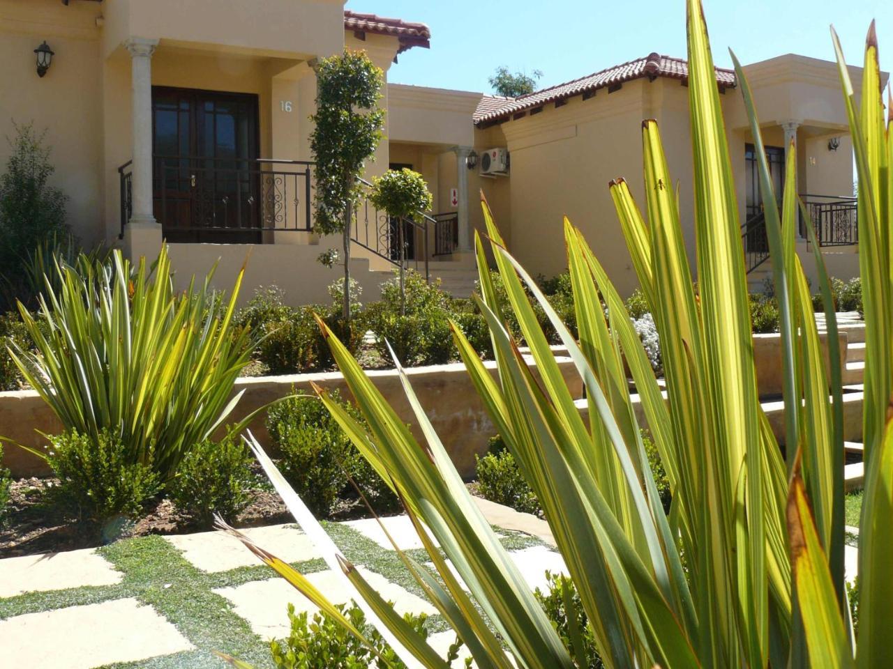 Moon And Sixpence Garden Guest House Muldersdrift Bagian luar foto