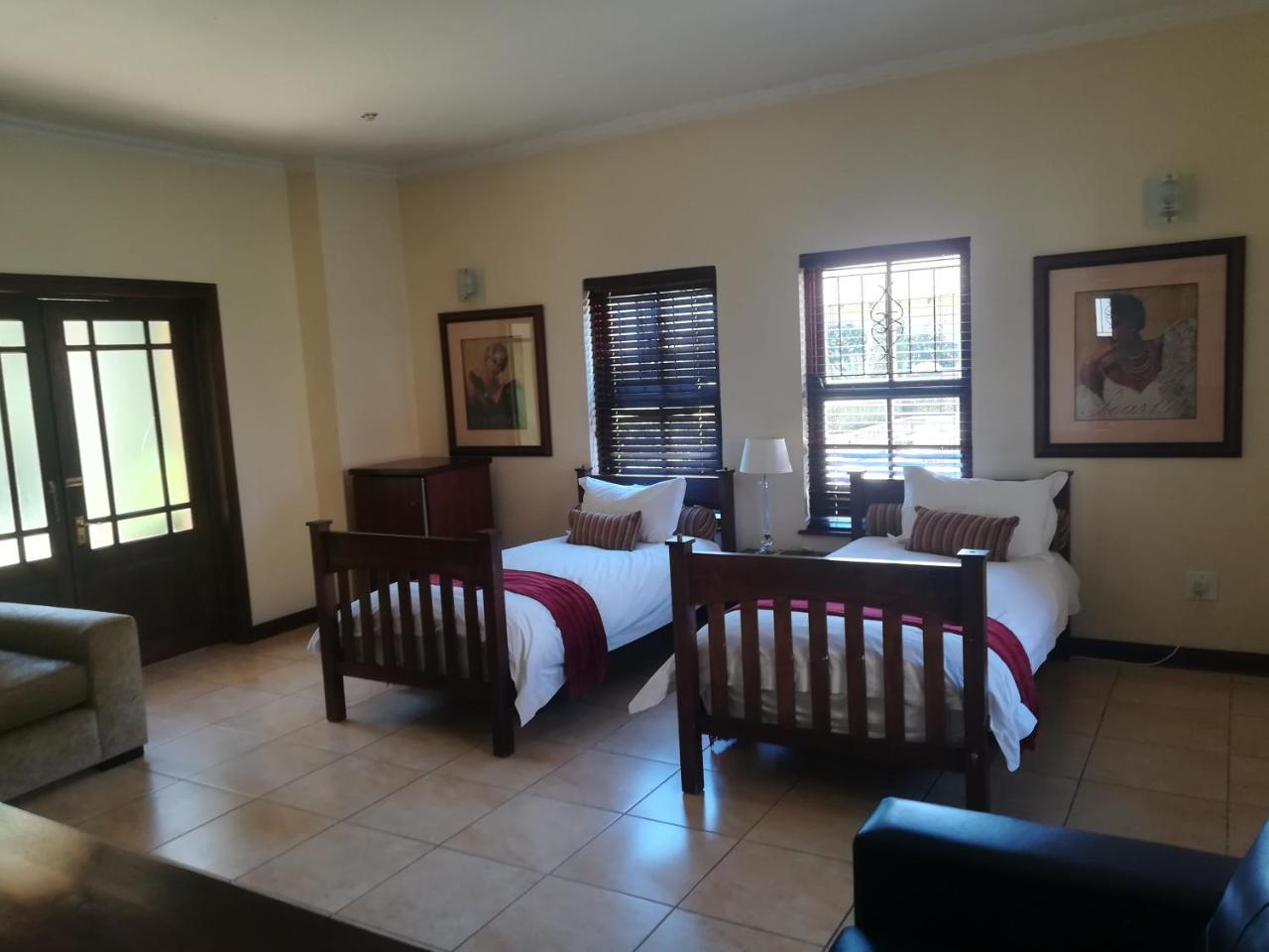 Moon And Sixpence Garden Guest House Muldersdrift Ruang foto